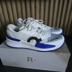 On Running Cloud The Roger Pro 2 Size 9.5 Mens Tennis